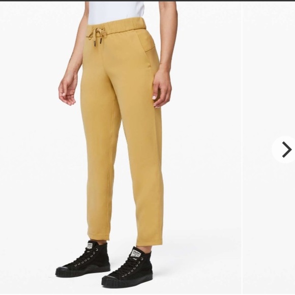 Lululemon On the Fly 7/8 Pant *Woven - Picture 1 of 15